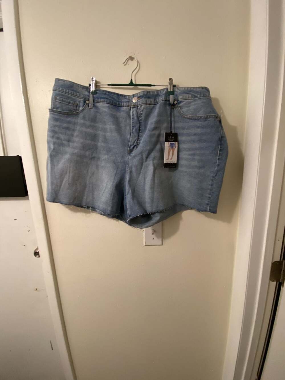 Sofia Jeans Lila Easy Short Size 26W Blue Denim Cutoff Shorts